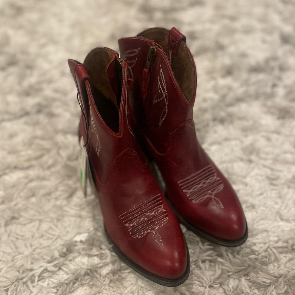 NWT Ariat Boots